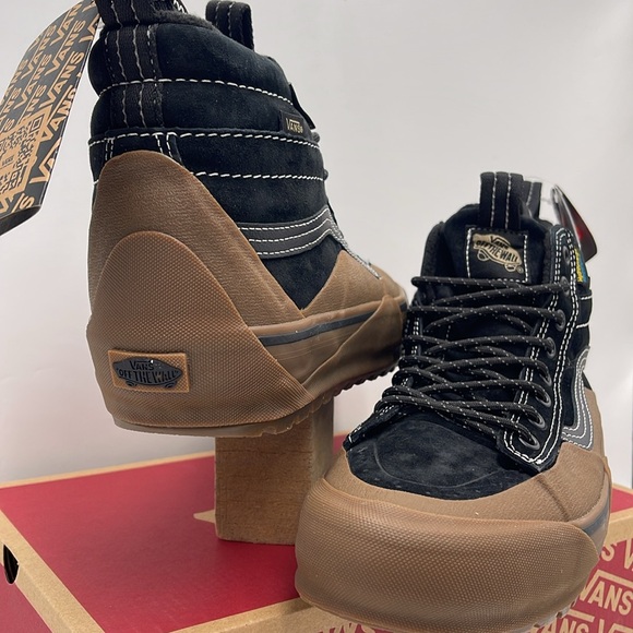 Vans Men’s Sk8-Hi Dip Mte-2
Black/Gum
VN0009QKB9M
Boots Cold Weather Sneakers - Picture 10 of 16